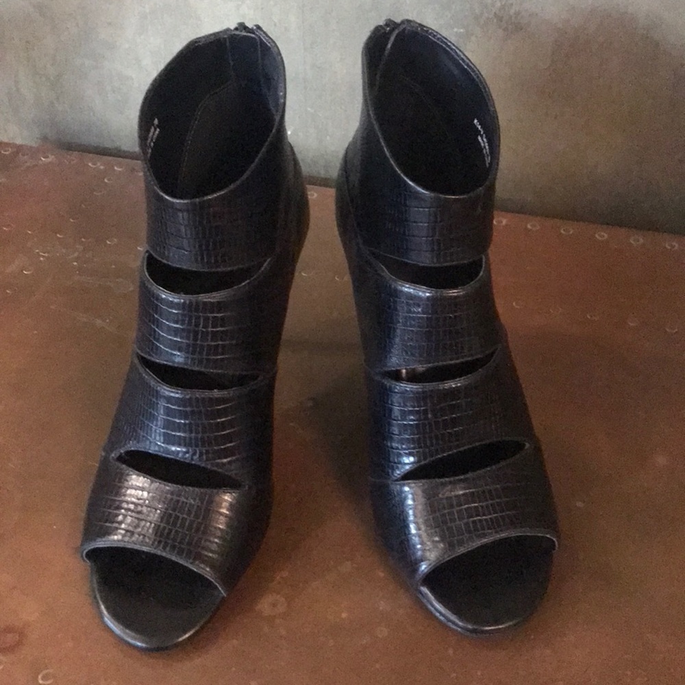 Brand New Cole Haan’s grand.os black leather heels